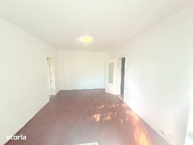 Apartament 3 camere, et.2, Gara-Bacau