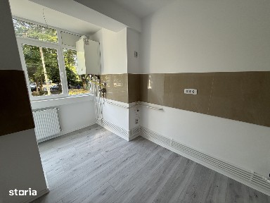 2 camere Micro 16, parter