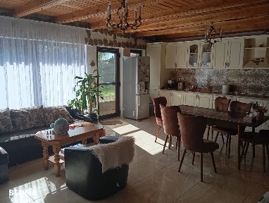 Casă de vânzare în Cionchești, 4 cam, 3 băi, garaj dubl. teren 8 ari