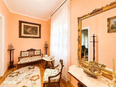 Apartament la casa cu 3 camere, zona Centrala