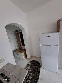 Închiriez garsoniera