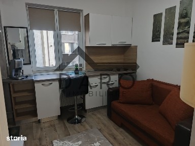 inchiriem garsoniera langa UMF 200 EUR/luna