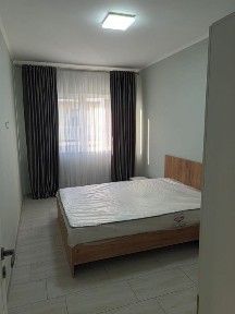 Închiriez apartament : 3 camere,bloc nou