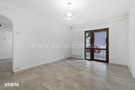 Apartament cu 2 camere de vânzare - Renovat, parter, Strada Sirenei