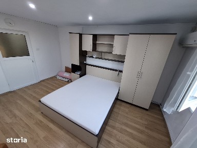 Garsonieră renovată zona Far