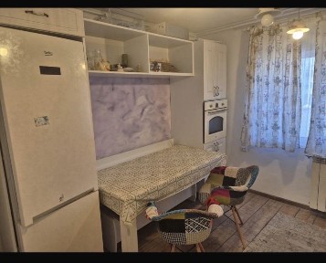 Inchiriez apartament zona academia navala