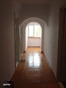 - Apartament 3 camere zona Calarasilor, etaj intermediar, balcon 12mp