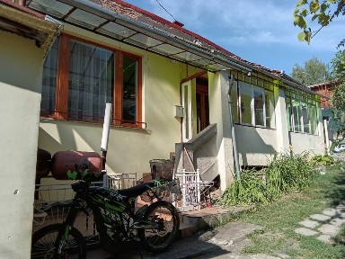 Vand sau schimb casa Reghin zona centrala