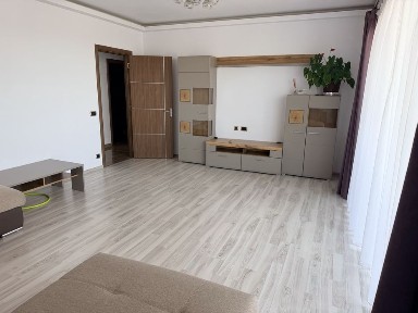 Chirie Apartament 3 camere Tractoru Coresi