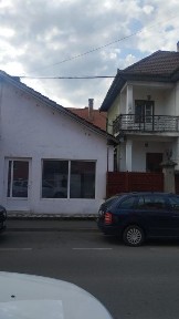 Casa și un spațiu comercial de vânzare în Sibiu,zona centrala.