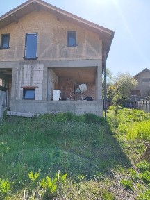 Se vinde casa la rosu