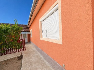 Curtici, 6 Vânători Nr. 1