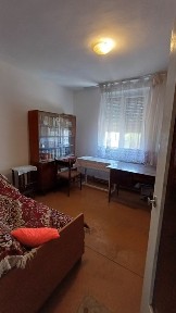 Vând apartament trei camere în Pâncota, jud. Arad.