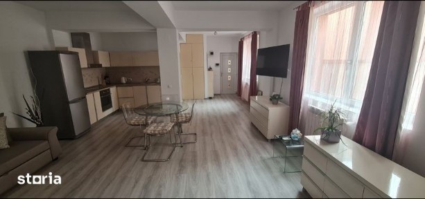 Inchiriez apartament 3 camere, parte, ultracentral