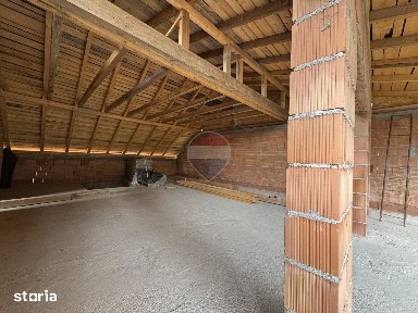 Casă 226 mp utili, la roșu - Vitrometan, strada Teilor