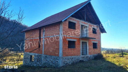 Casă de vânzare în comuna Corbeni, sat Oeștii Ungureni, județ Argeș.