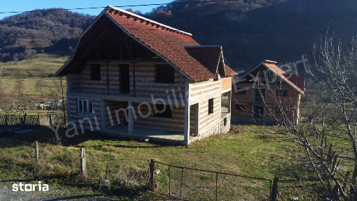 Casă de vânzare în comuna Corbeni, sat Oestii Ungureni, județ Argeș.