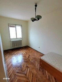 Vand apartament 3 camere situat central!