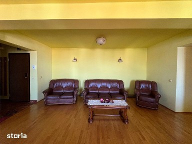 Închiriez apartament ultracentral, cu 3 camere, decomandat, utilat