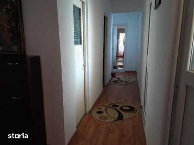 Apartament 3 camere de vanzare