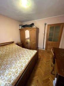 Apartament cu 3 camere cu centrala proprie pe gaz, zona Piata sarbilor