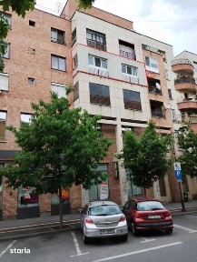 Vand apartament 3 camere, etaj 2, ultracentral