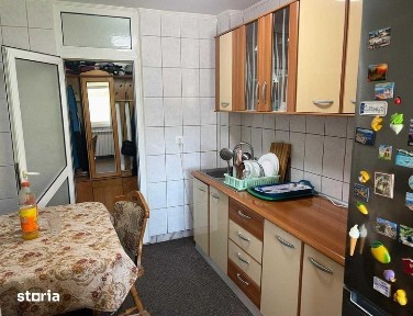 Vand apartament cu 4 camere
