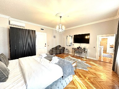 Apartament renovat, cu garaj și pivnițe, în Centrul Istoric al Sibiulu