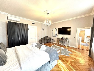 Apartament renovat, cu garaj și pivnițe, în Centrul Istoric al Sibiulu