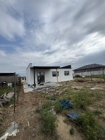Casa individuala de vanzare, 126 mp, teren 700 mp, zona Pielesti