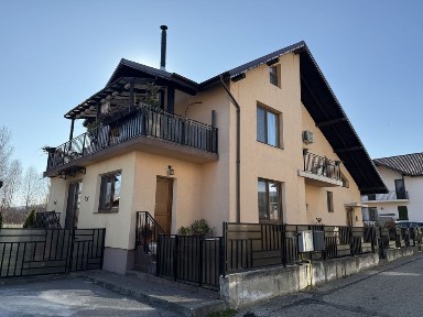 Apartament in duplex situat cartier privat in Bujoreni, str Prieteniei
