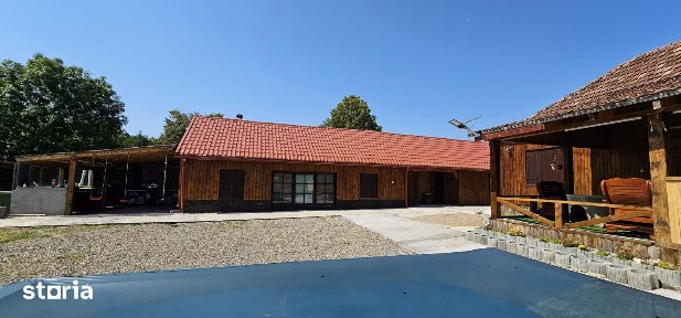Casă vanzare la Zece Hotare cadru montan pitoresc 3.900 mp intravilan
