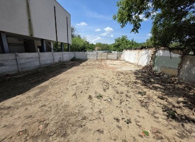 Casa cu beci, la strada principla in Podari, 4,5 km de Craiova