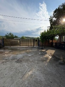 Vand casa/ schimb cu apartament 2 camere