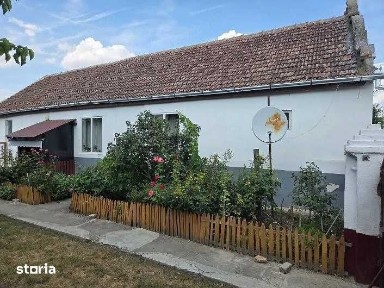 Proprietar vand casa sat Pustinis