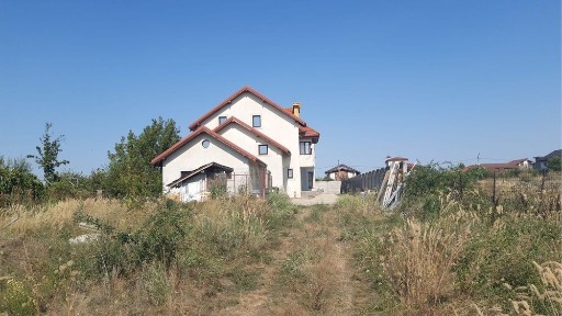 Casa si teren de vanzare