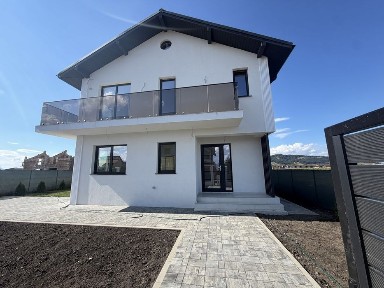 Casă spațioasă în Sânpetru, 3 dormitoare, încălzire în pardoseală, teren 500 mp