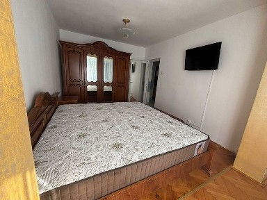 Inchiriez apartament tip AN cu 3 camere in Sanmartin