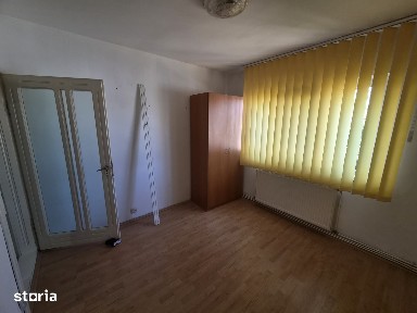 Apartament cu două camere de vânzare în Curtea de Argeș.