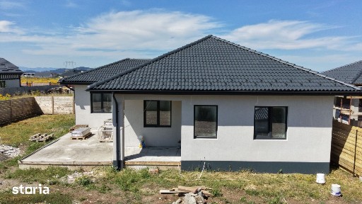 Casă pe parter de vânzare în cartierul Izvor