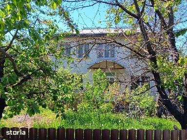 Vand casa cu etaj, in localitatea Trusesti, judetul Botosani