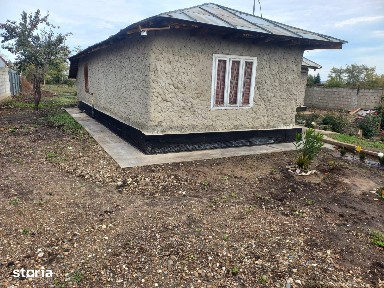 Casă cu 4 camere, curte mare, preț accesibil