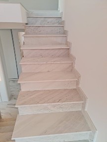 Vand casa cu etaj ocupabila imediat