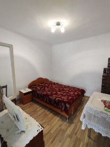 Vând casă Bușteni sau schimb cu apartament 3 camere in Bușteni.