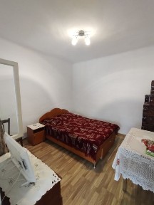 Vând casă Bușteni sau schimb cu apartament 3 camere in Bușteni.