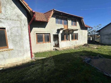 De vânzare - Casă în curs de renovare - Strada Viilor