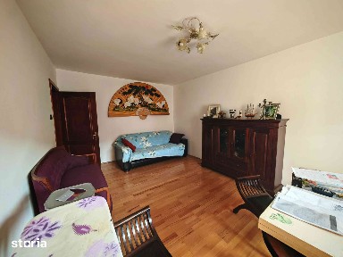 Decomandat, 3 camere, etajul 2/4, Craiovita Noua.