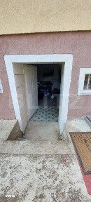 Casa 2 camere, 1040 mp, zona Petresti de Jos