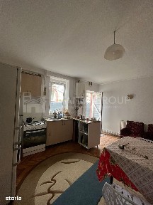 Apartament 3 camere, curte comună, Centrul Istoric Schei