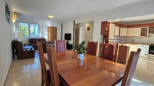 Vila de Inchiriat 5 Camere in Complex GAMA -Erou Iancu Nicolae - Jolie Ville